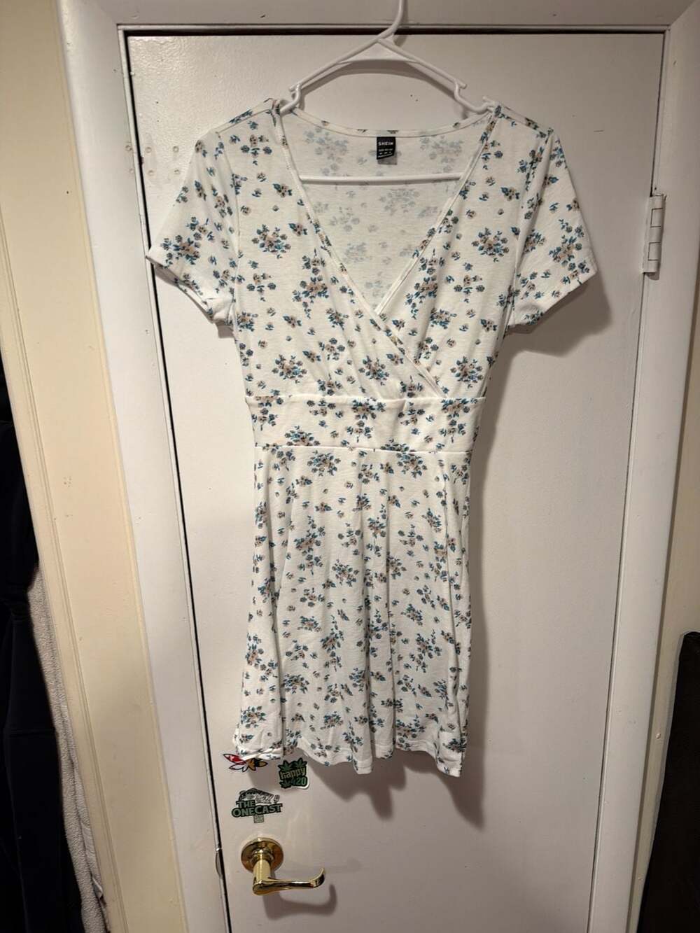 SHEIN Frenchy White Floral Ribbed V-Neck Surplice A-Line Short Sleeve Mini Dress